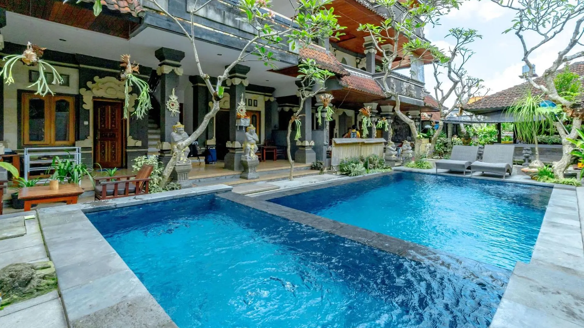 Suarsena Ubud Indonesia